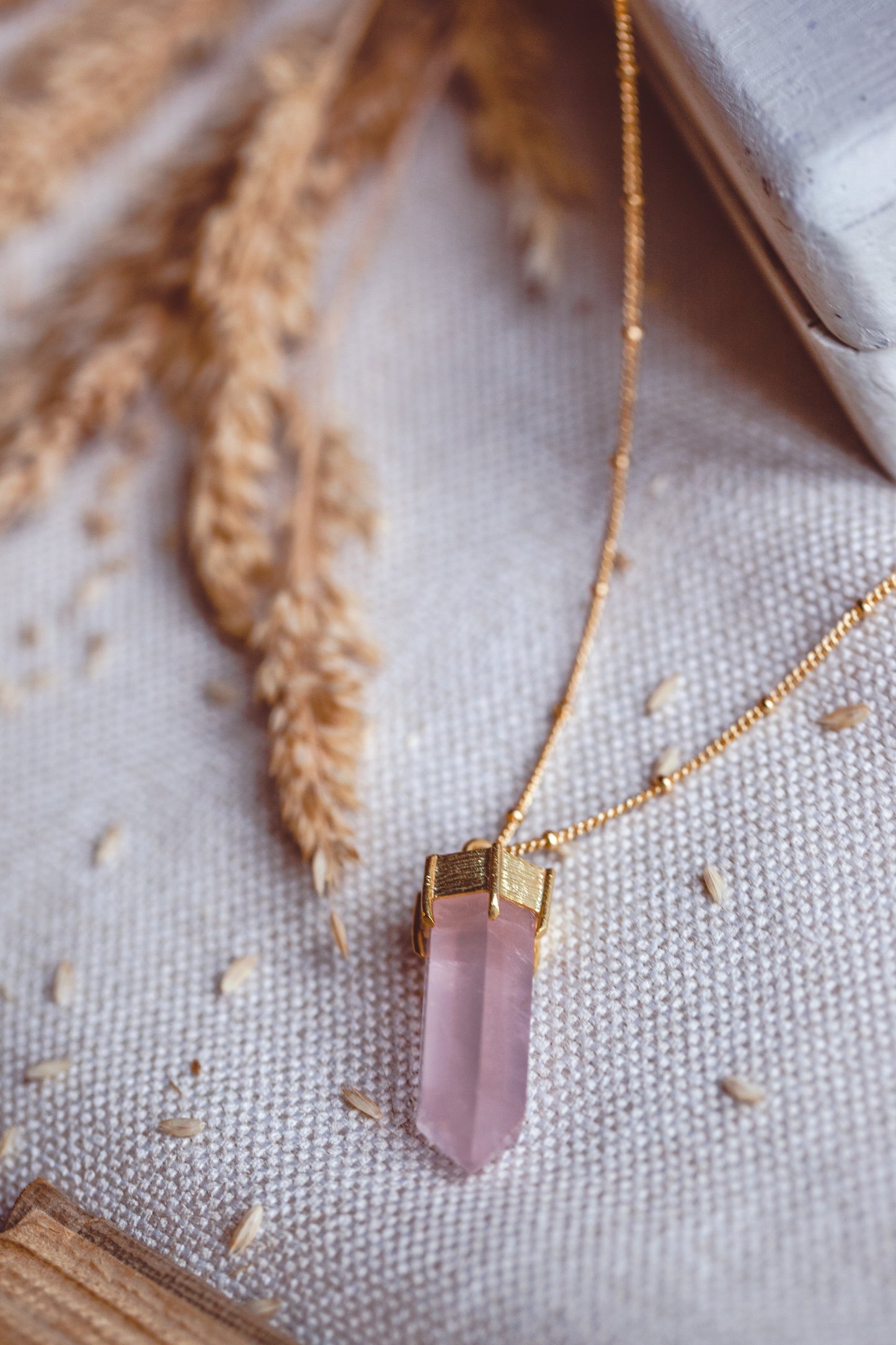 QUEEN OF HEARTS Rose Quartz Point Necklace