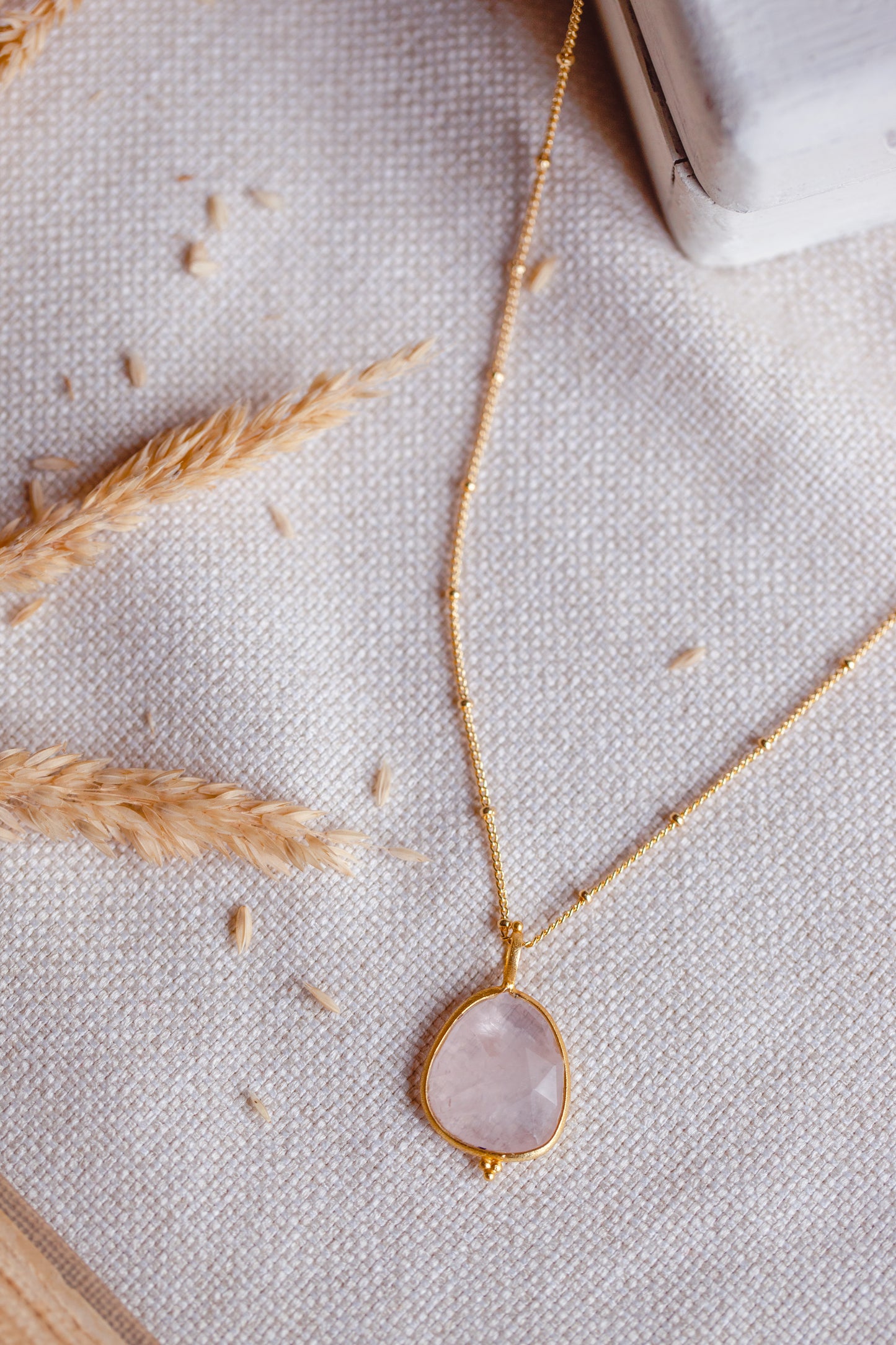 QUEEN OF HEARTS Rose Quartz Necklace