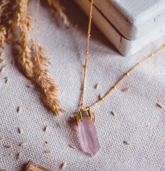 QUEEN OF HEARTS Rose Quartz Point Necklace